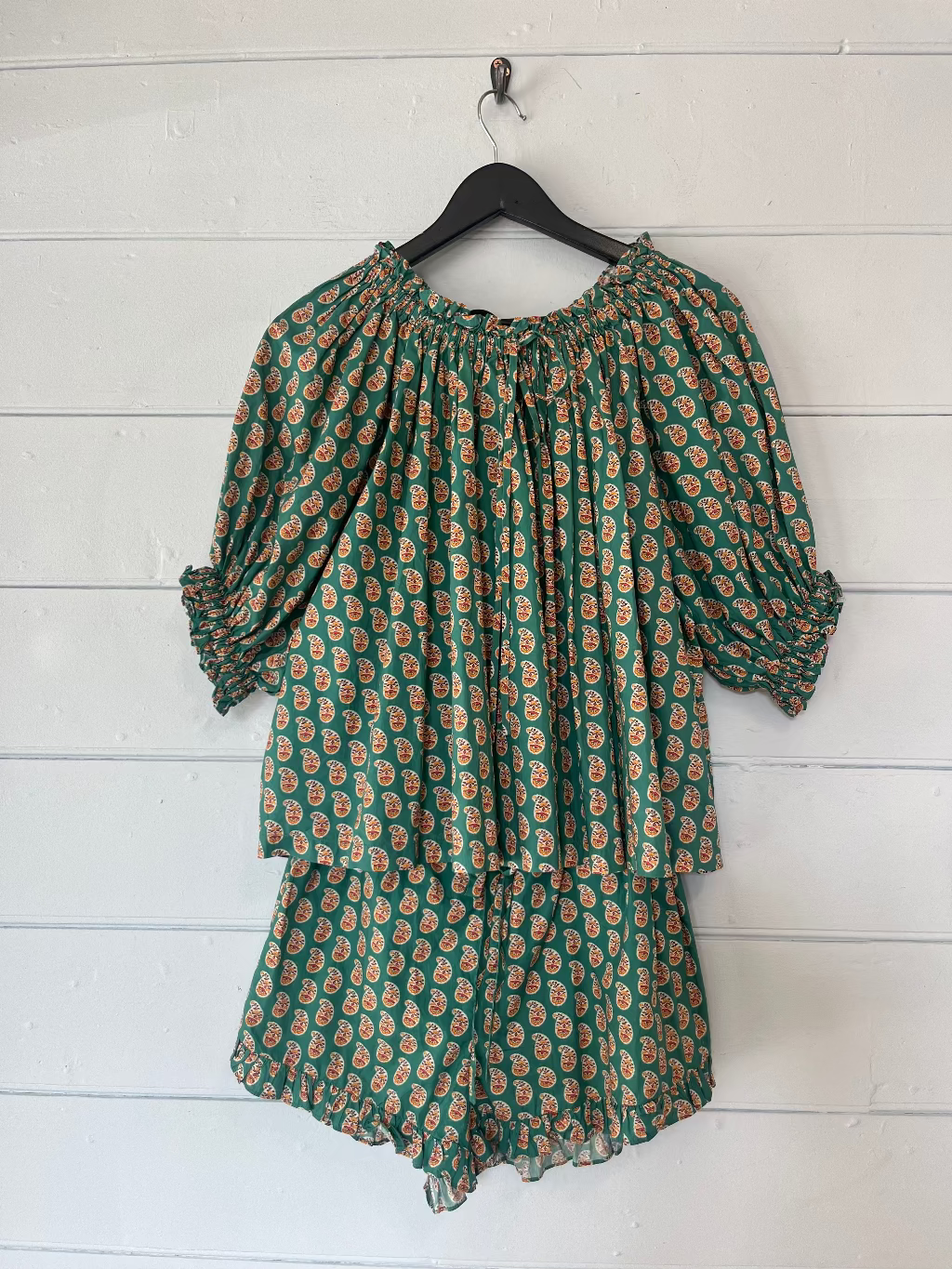 Doen green paisley cotton shirred shorts