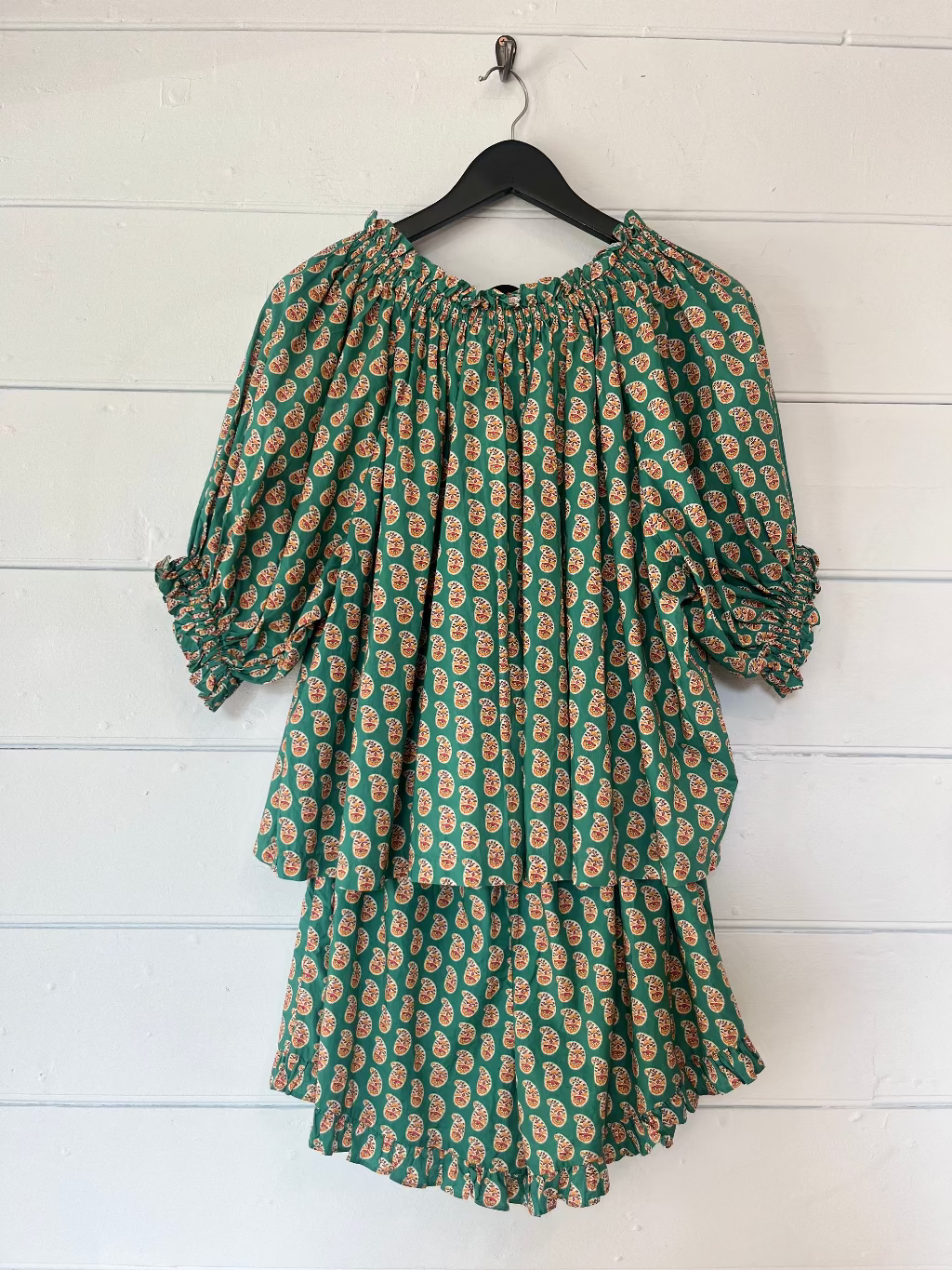 Doen green paisley cotton shirred shorts