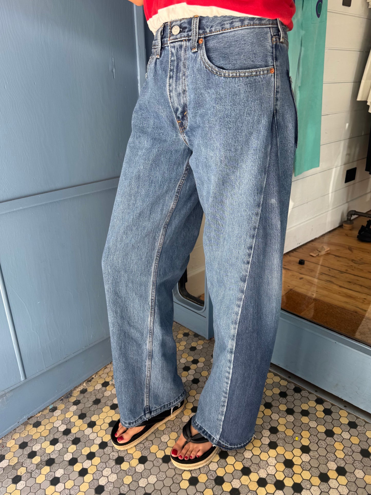 Angel Mid Wash Barrel Jean